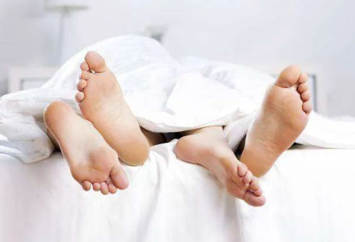 透過(guò)現(xiàn)象看本質(zhì)，親子鑒定者折射出的是忠貞與道德的信任危機(jī)！