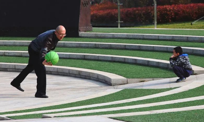 梁老伯：爺爺跟孫子可以做親緣關系鑒定嗎？多少錢？