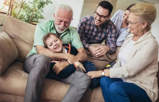 梁老伯:爺爺跟孫子可以做親緣關系鑒定嗎?多少錢? 梁老伯:爺爺跟孫子可以做親緣關系鑒定嗎?多少錢?